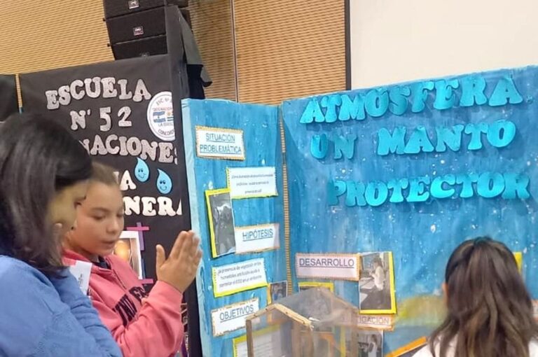 Alumnas de sexto grado de la escuela San Martín