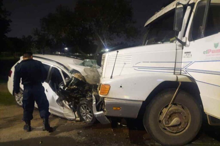 Una persona perdió la vida tras chocar con su auto de frente ante un camión. Norte24.