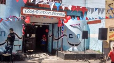 El incendio se produjo en una vivienda cercana al Club Atlético Necochea. Facebook.