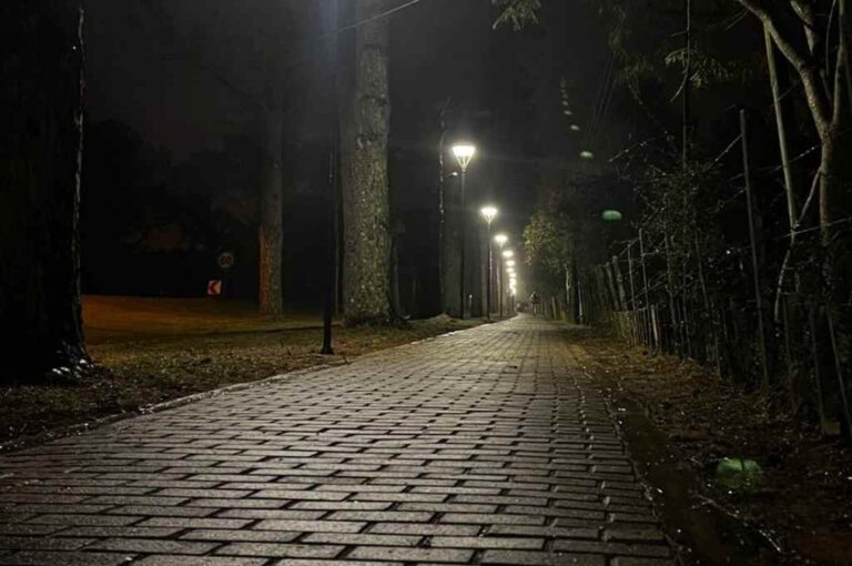 La primera etapa de esta obra ha culminado con la instalación de 58 luminarias led. Gentileza.