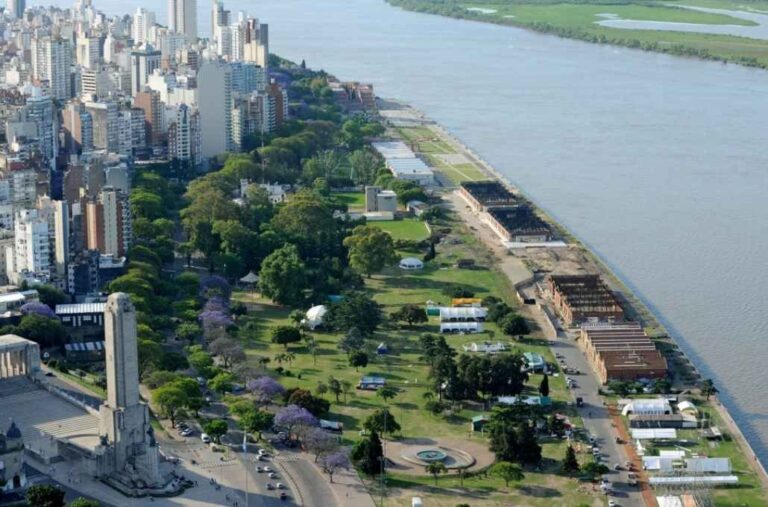 El Gran Rosario posee 639 mil ocupados (dos mil menos que hace un año) y 36 mil personas desocupadas (eran 29 mil en 2022). Archivo.