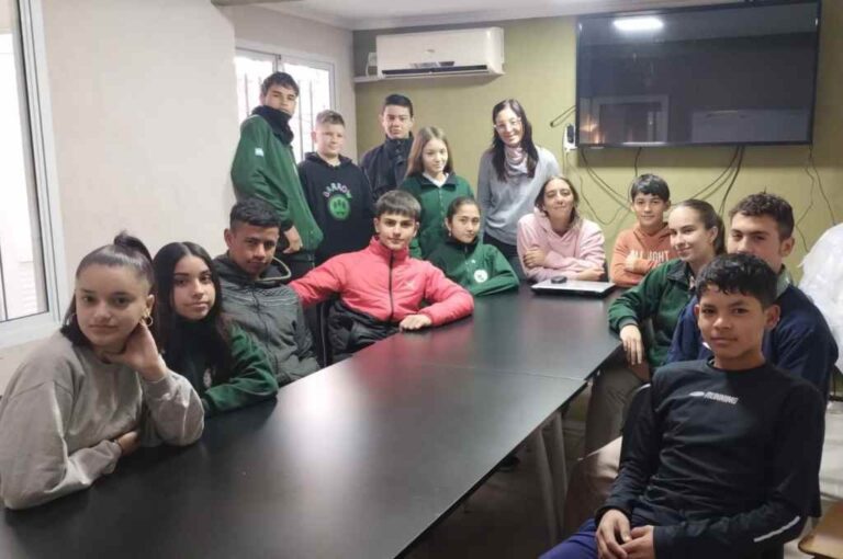 Los chicos de la Escuela Orientada N°337