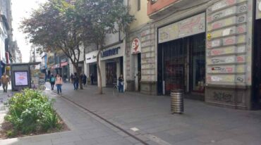 Muy poca gente pasó este lunes por el microcentro rosarino. Mirador Provincial.