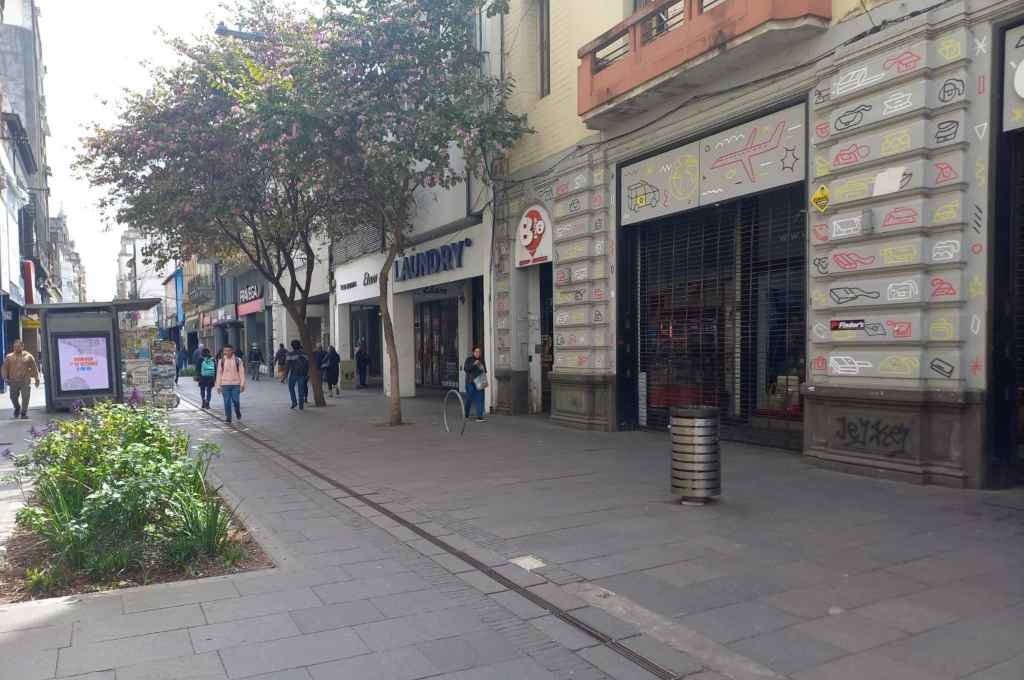 Muy poca gente pasó este lunes por el microcentro rosarino. Mirador Provincial.