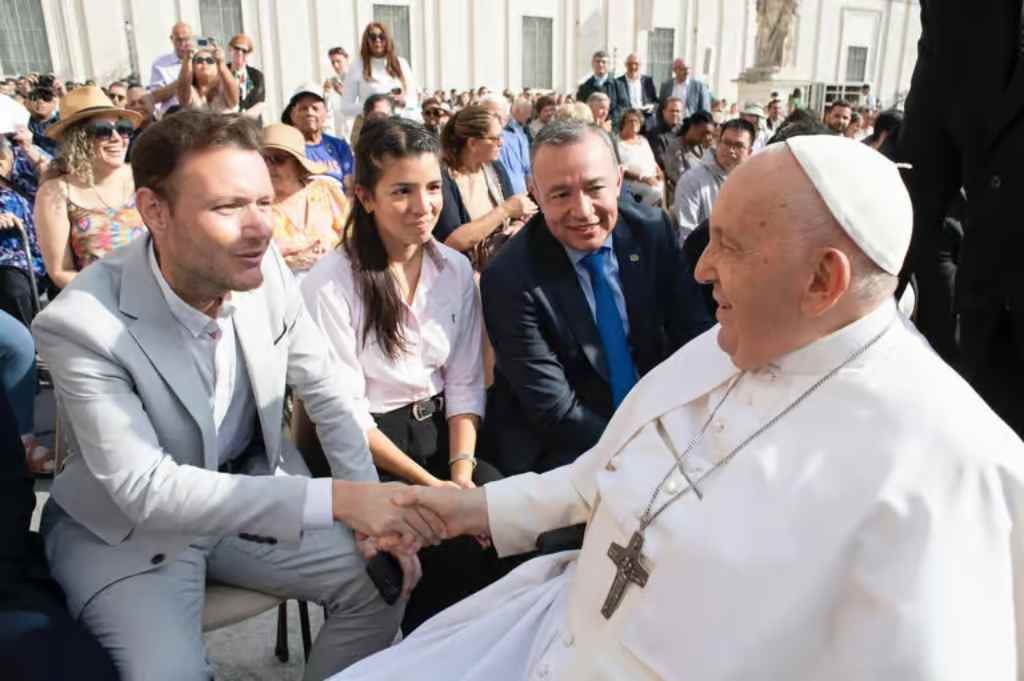 Sellarés pudo saludar al papa Francisco. Gentileza.