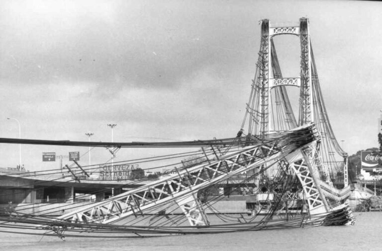 La triste postal que provocó la caída del Colgante. Archivo.
