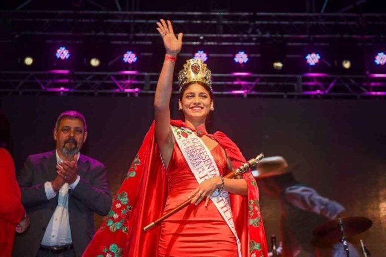 Camila Rojas saluda en la edición 63