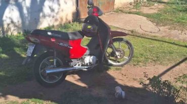 La motocicleta en la que Stella salía de su casa para dirigirse al hospital a trabajar.