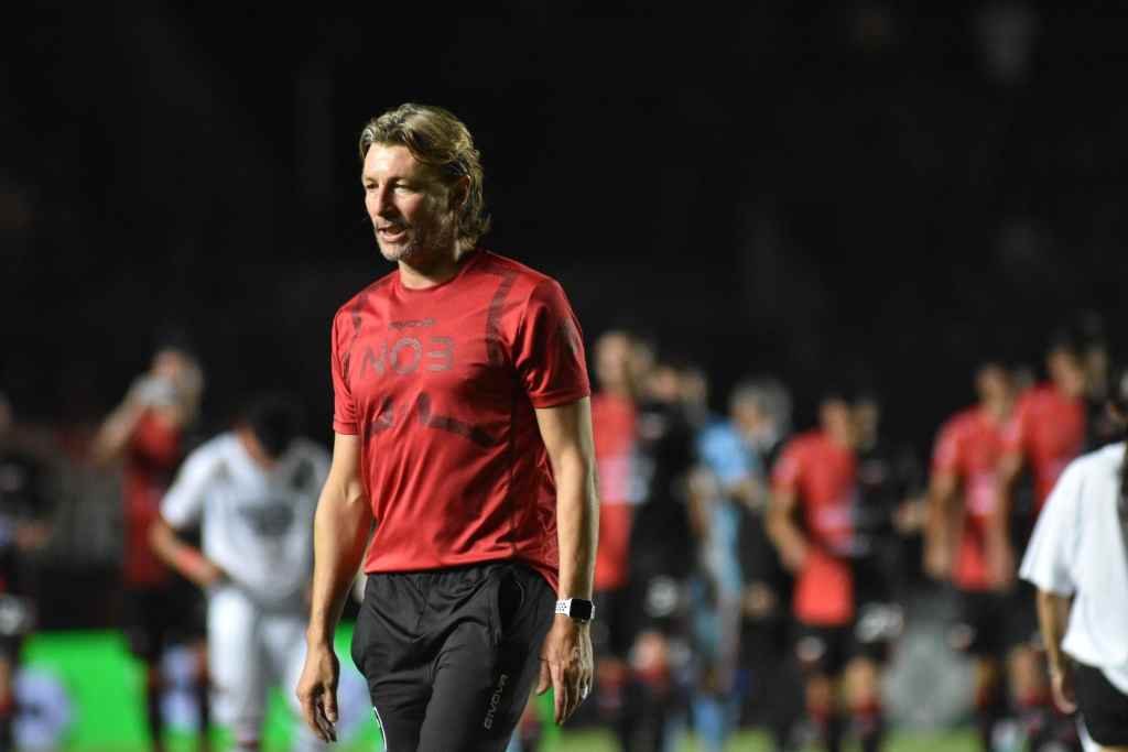 Gabriel Heinze afirmó que todavía tiene mucho para darle al equipo y no piensa dar un paso al costado tras perder el clásico ante Central en el Gigante de Arroyito. Archivo.