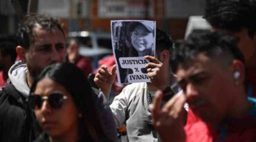Un grupo de personas pidió que se esclarezca el hecho frente al Centro de Justicia Penal. Marcelo Manera.