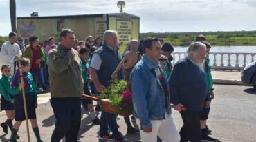 La procesión y misa desde la Avenida Costanera hasta la parroquia San Jerónimo contó con gran cantidad de fieles detrás de la piadosa imagen venerable del Siglo XVIII. Gentileza.