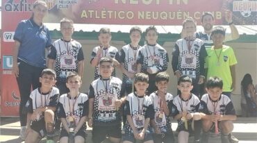 Universitario fue uno de los clubes participantes y cada jugador se llevó su medalla.