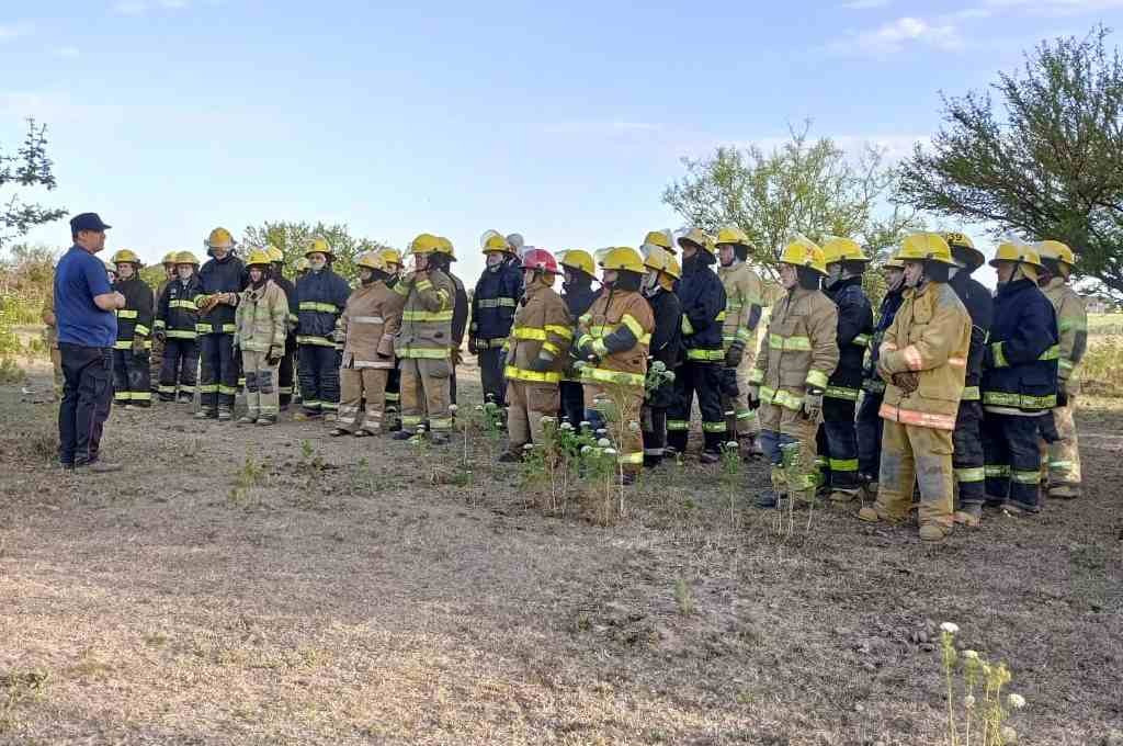 Los aspirantes a bombero se recibieron en Recreo. Gentileza.