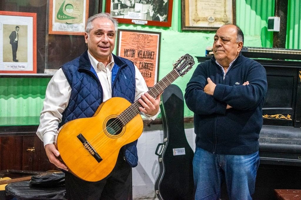 Rondán Grasso entregó su primera guitarra al Museo de la Música