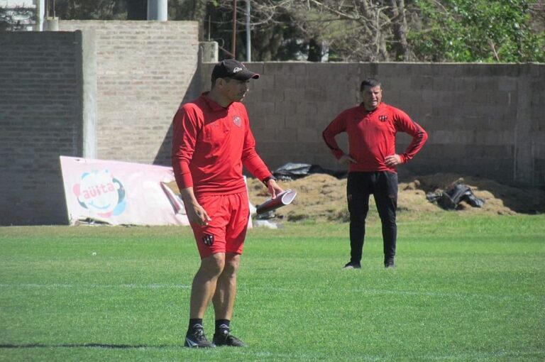 Gabriel Graciani buscará su primera alegría como entrenador interino en Patronato.  Gabriel Obelar