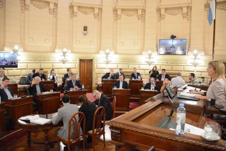 El recinto de los cuerpos deliberativos son solo la exteriorización última de una labor más amplia