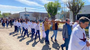 Procesión por las calles del pueblo. Gentileza.