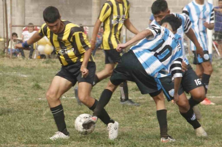 Así fue de competitiva la liga y la fase final promete más todavía. Gentileza: Por Amor Al Deporte Coronda.