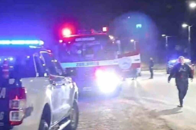Trabajaban en el lugar móviles de Bomberos Voluntarios y Zapadores