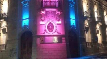 El Palacio Vasallo y otros edificios se iluminarán de celeste y rosa. Gentileza.