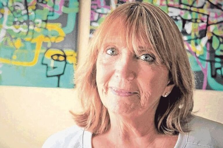 Una vida volcada a la pasión poética que expresa y conmueve en cada recuerdo de su vida. Una mujer con una entereza que supo sortear los desamores