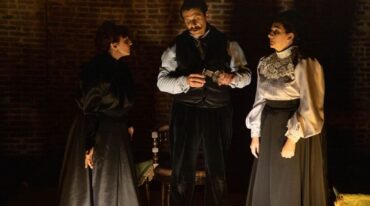 Inicia en este 2023 su recorrido como director teatral