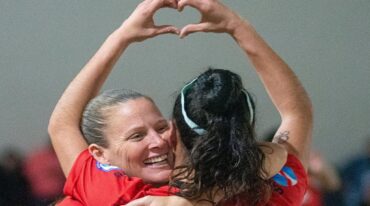Las jugadoras paranaenses celebrando el gol que le dio el pase a la final del torneo. Prensa APFS