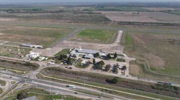 El gobernador estará el jueves en el aeropuerto para el acto oficial. Archivo/Fernando Nicola.
