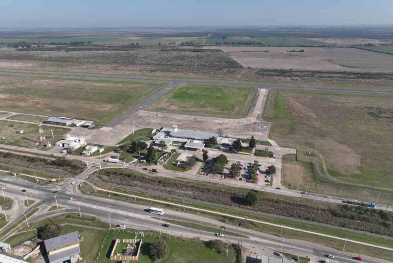 El gobernador estará el jueves en el aeropuerto para el acto oficial. Archivo/Fernando Nicola.