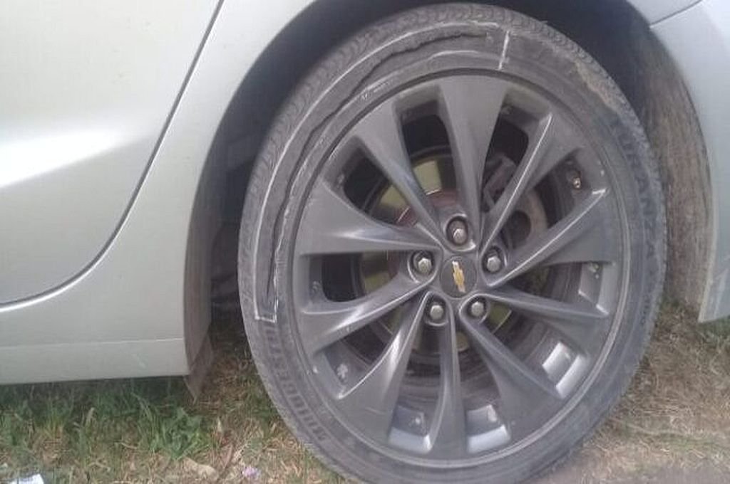 Uno de los autos de los jugadores vandalizados.  Gentileza 03442