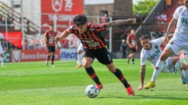 El defensor Lautaro Geminiani marcó el gol que dejó a Agropecuario sin final.  Prensa Patronato