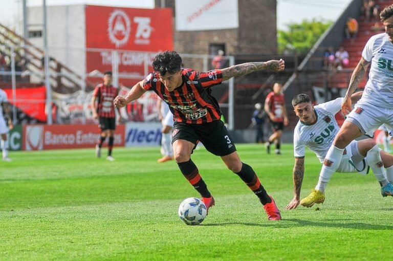 El defensor Lautaro Geminiani marcó el gol que dejó a Agropecuario sin final.  Prensa Patronato