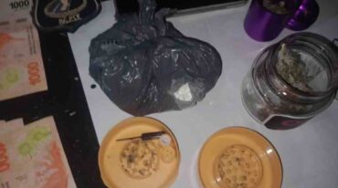 Parte del material incautado por los agentes. Gentileza.