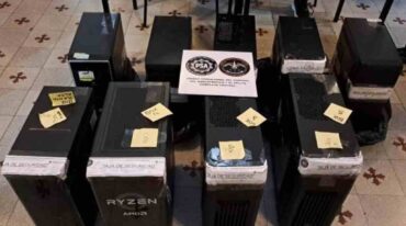 Se secuestraron unas PC como parte de la evidencia. Gentileza: prensa PSA.