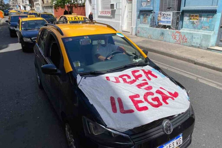 Los taxistas realizaron una protesta el jueves. Marcelo Manera.