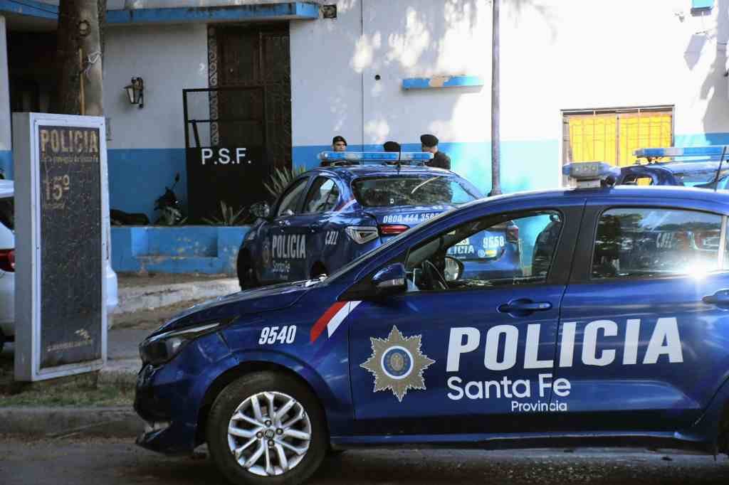 Los incidentes se produjeron en la comisaría de la esquina de Sarmiento y Ameghino. Marcelo Manera.