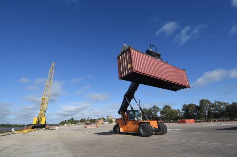 "La Terminal de Contenedores está en condiciones óptimas para funcionar. Estamos buscando otras alternativas para salir desde el puerto de Santa Fe a Montevideo"