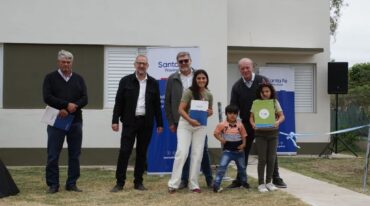 Dichas viviendas constan de dos dormitorios prototipo vivienda compacta de las cuales una será de tres dormitorios. Las mismas poseen sala de estar  comedor