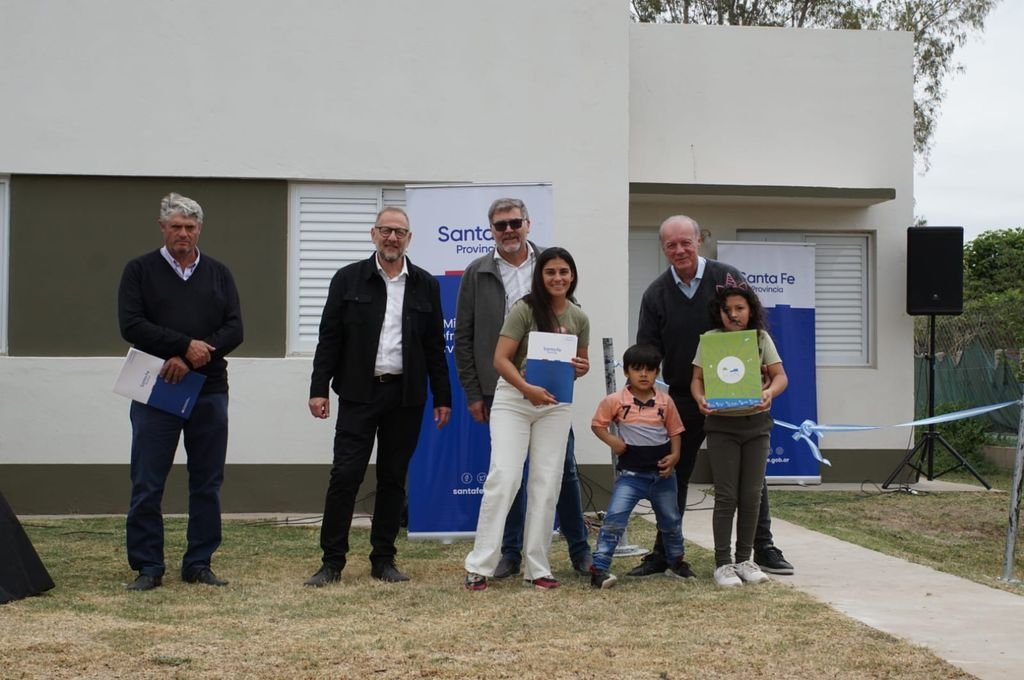 Dichas viviendas constan de dos dormitorios prototipo vivienda compacta de las cuales una será de tres dormitorios. Las mismas poseen sala de estar  comedor