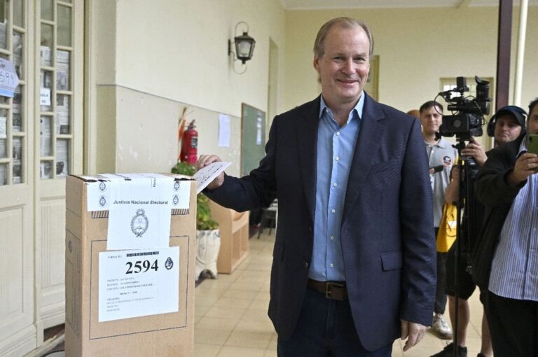 El actual gobernador emitió su voto en Concordia.