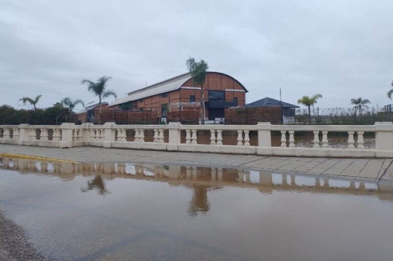 La costanera de Concordia quedó inhabilitada.