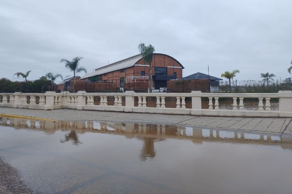 La costanera de Concordia quedó inhabilitada.