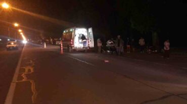La ambulancia auxiliando a la joven