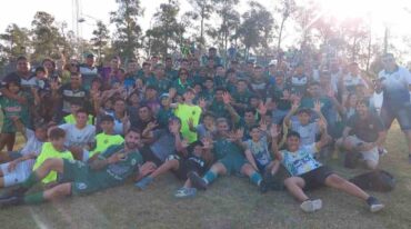 Atlético Tostado festejó su título. Gentileza.