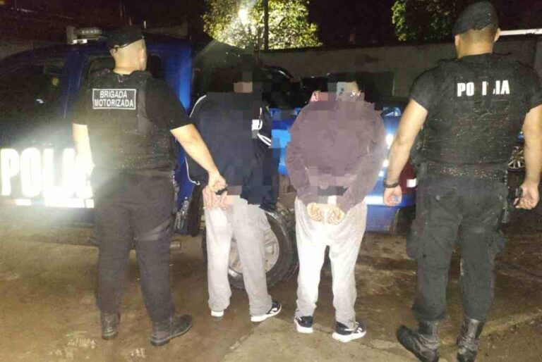 Personal de la Brigada Motorizada detuvo a dos sujetos que se manejaban en actitud sospechosa. Gentileza.