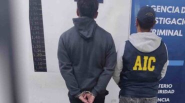 El hombre se entregó en la sede de la AIC. Gentileza.