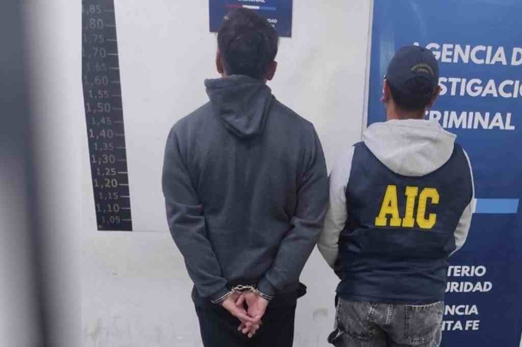 El hombre se entregó en la sede de la AIC. Gentileza.