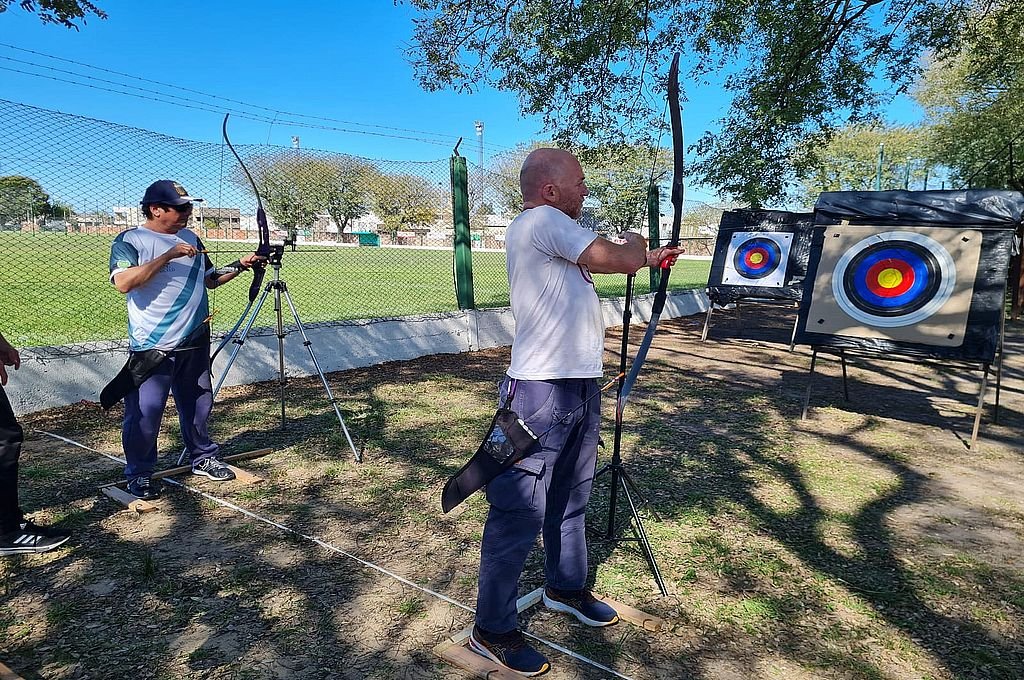 Personas ciegas también entrenan en arquería de Chajarí