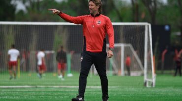 A Newell's le quedan tres partidos para definir su futuro y