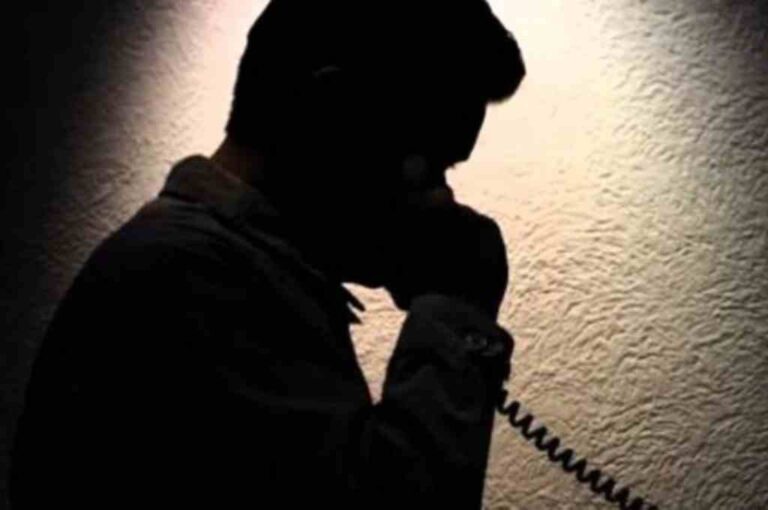 El interlocutor engañó al matrimonio llamando al teléfono fijo del domicilio. Imagen ilustrativa.